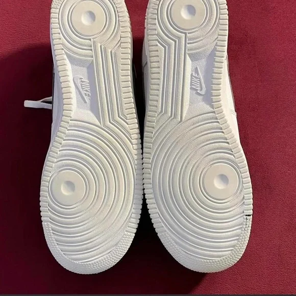 Nike Men’s White Leather Sneakers with Black Swoosh Accent - Picture 3 of 3